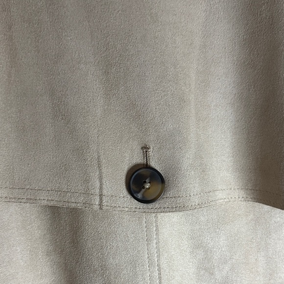 Chic Beige Trench Coat - Picture 7 of 8